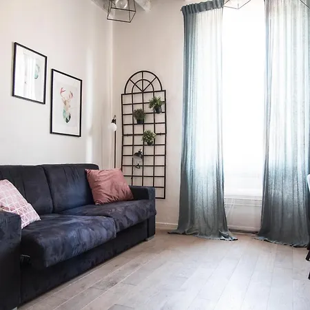 Apartment Youhosty - Correggio 12 Milan