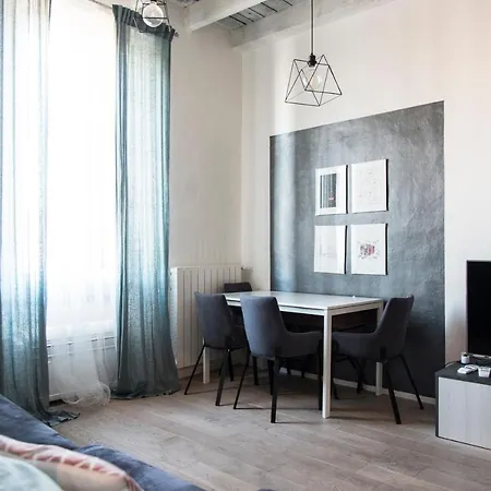 Youhosty - Correggio 12 Apartment *
