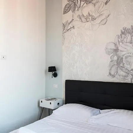 Youhosty - Correggio 12 Apartment