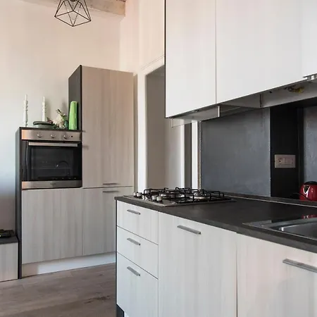 Youhosty - Correggio 12 Apartment